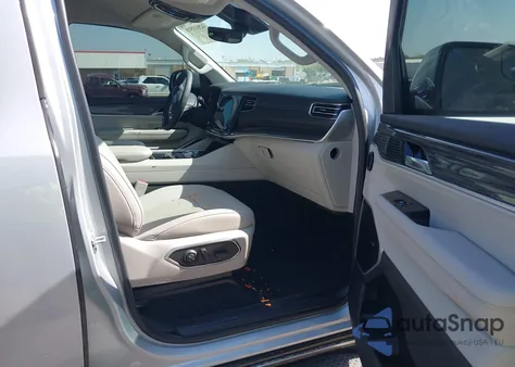 2022 Jeep Wagoneer Series Iii 4X4 z USA, uszkodzony, nr VIN 1C4SJVDT4NS144766